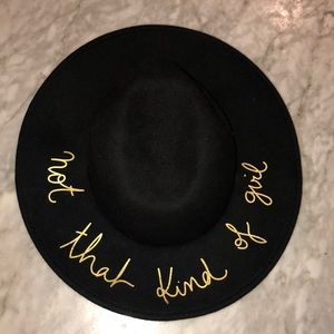 Zara “Not that kind of girl” hat